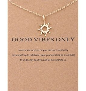 🐘Good Vibes Only Sun Pendant Necklace